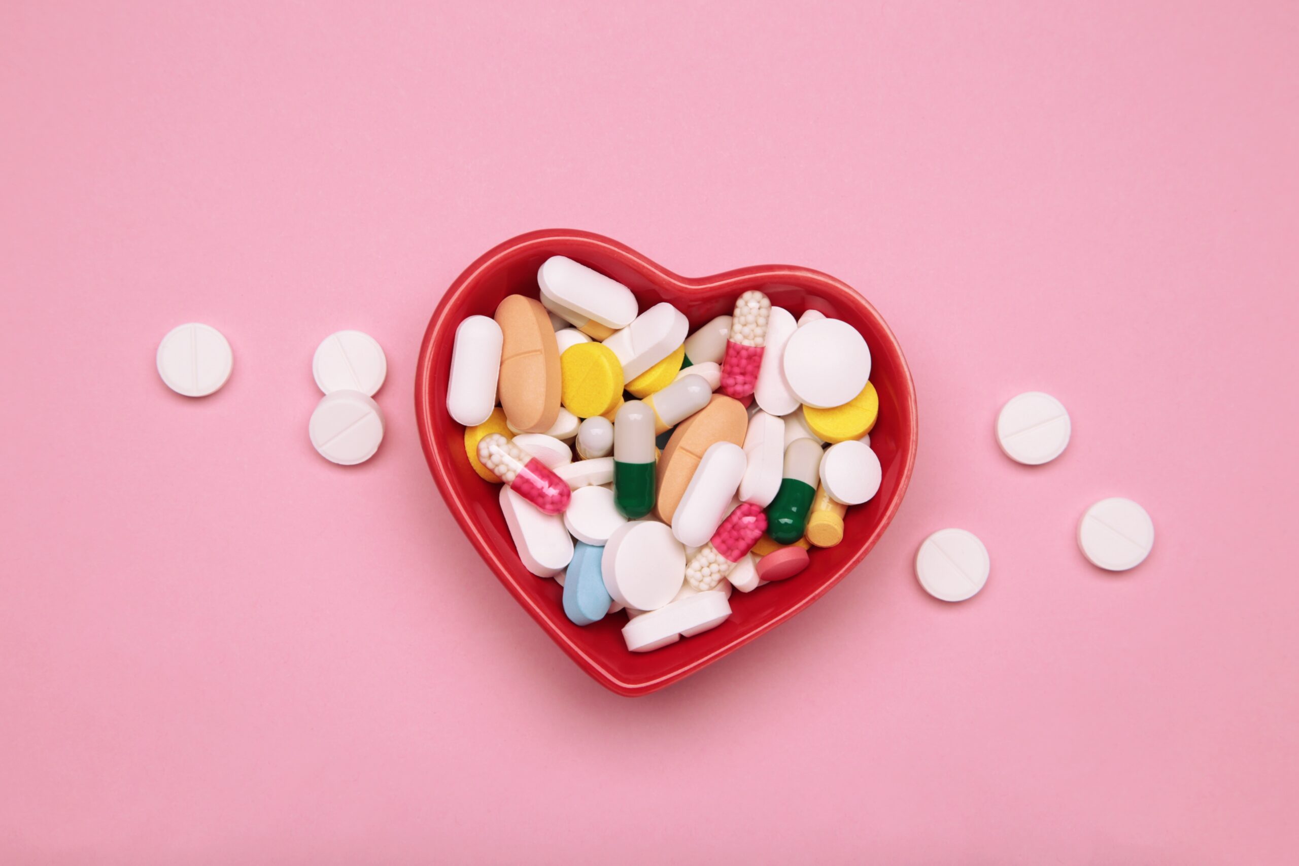 Heart-shaped,Bowl,With,A,Colorful,Assortment,Of,Various,Supplements,On